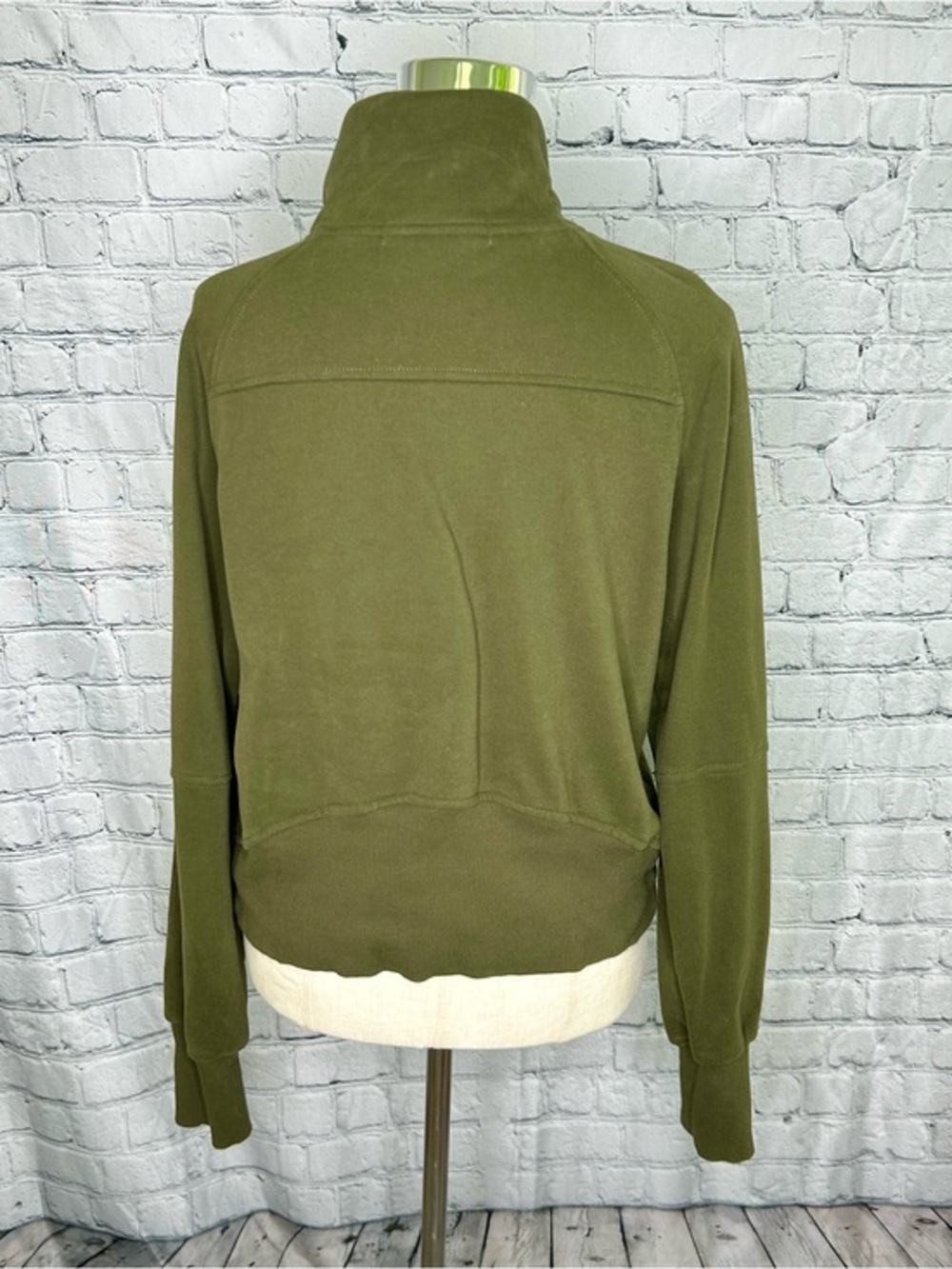 Athletic Quarter-Zip Pullover Sweatshirt Green Size M EUC - Picture 3 of 7